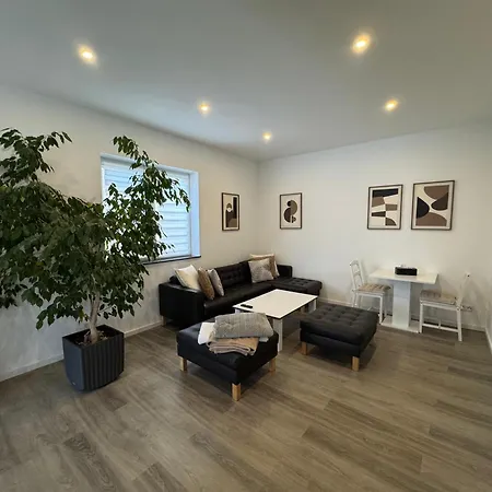 Lounge 005 *